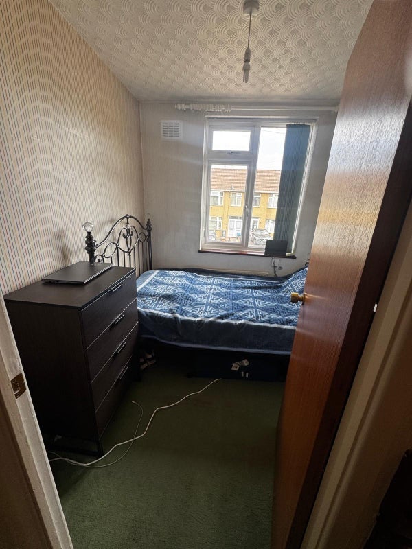 Room Merrimans Road in Bristol