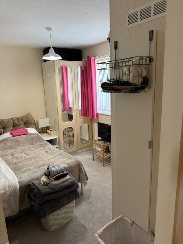 Room London Road in Greater London