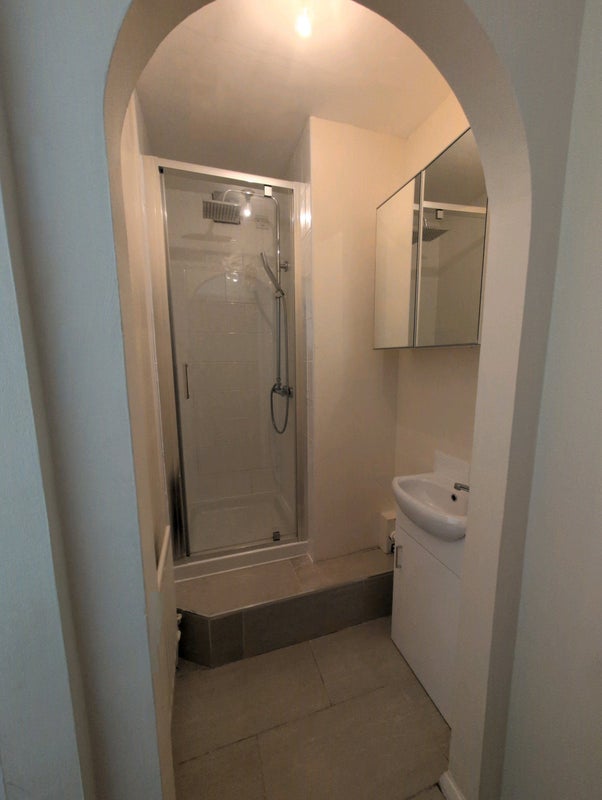 Room London Road in Greater London