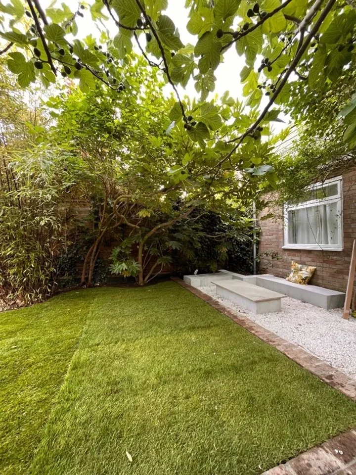 Flat Ravenstone Road in Greater London