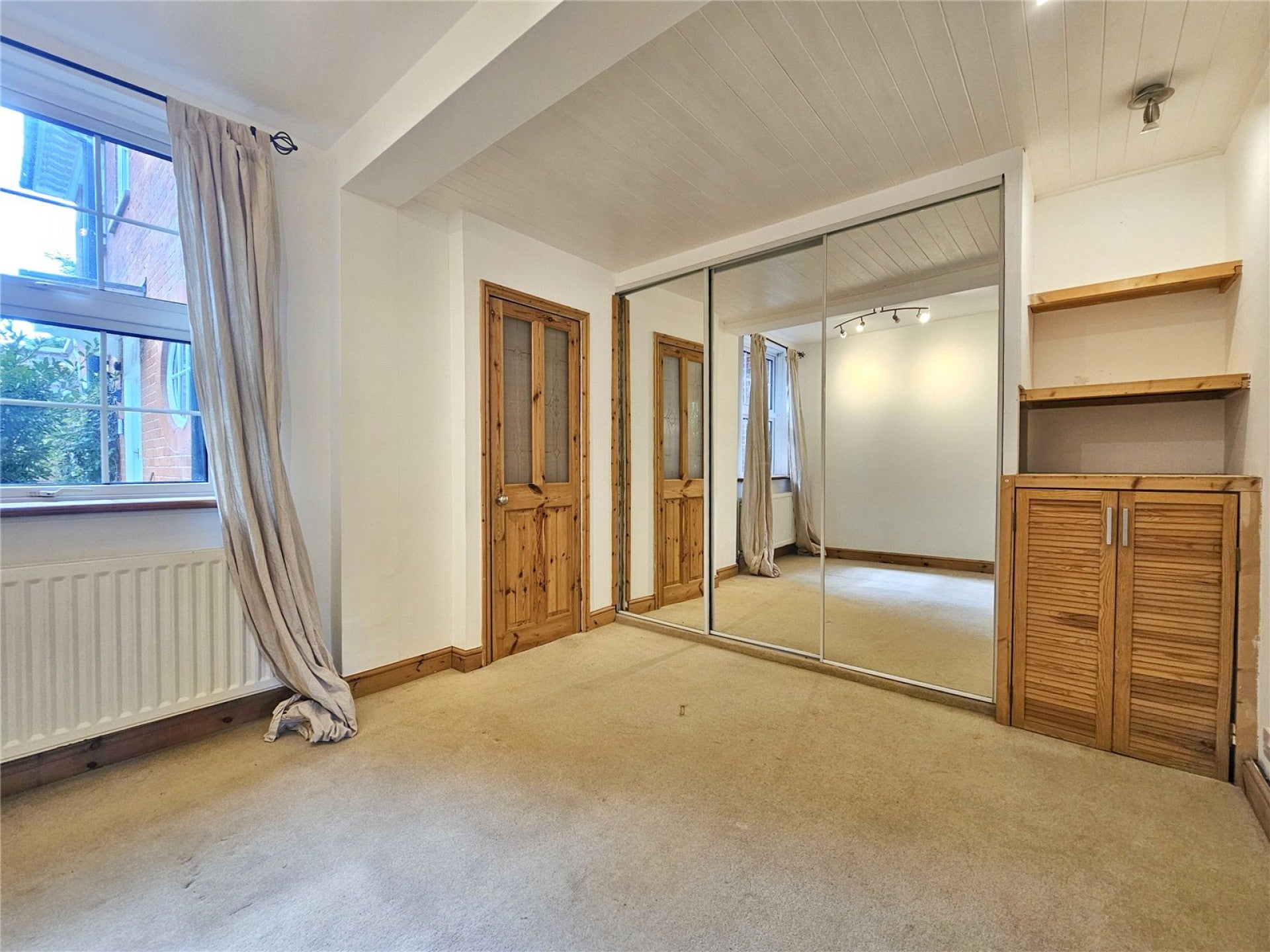 Flat Salisbury Road in Woking