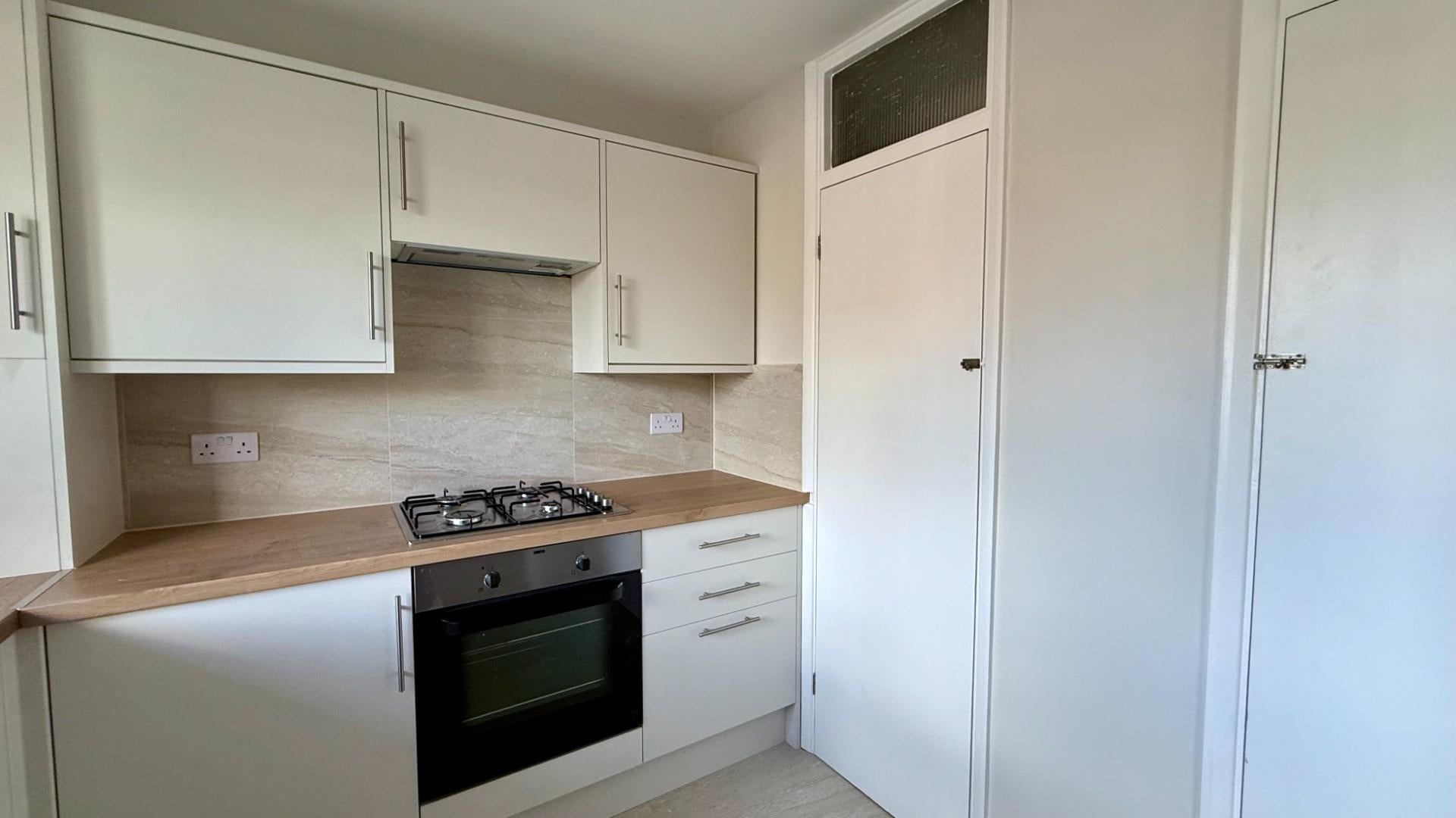 Flat Lismore Close in London