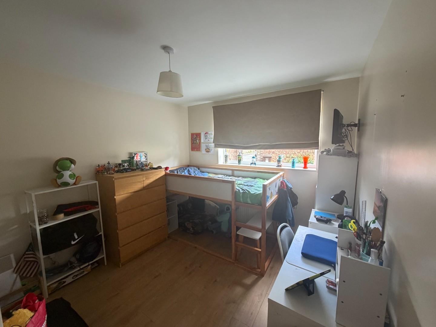 House Lismore Close in London