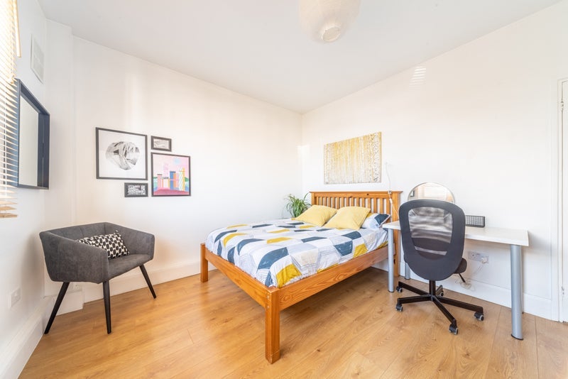 Room Buckland Street in Greater London