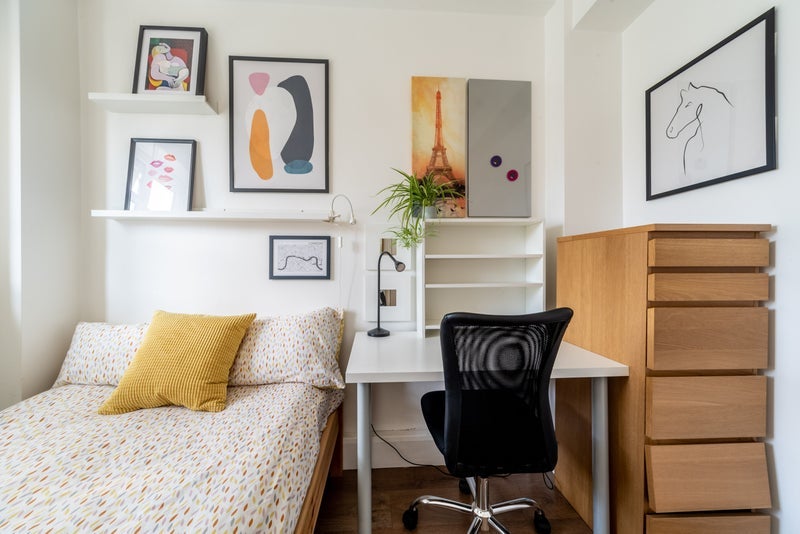 Room Buckland Street in Greater London