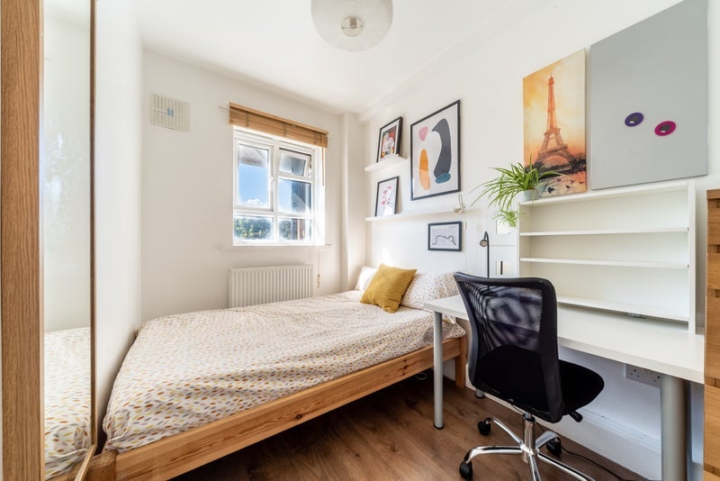 Room Buckland Street in Greater London