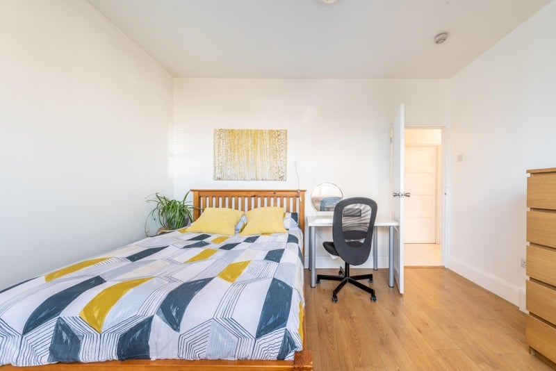 Room Buckland Street in Greater London