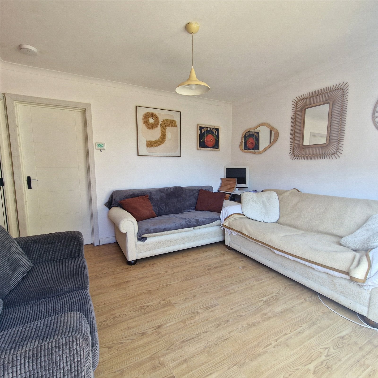 Room Dedworth Drive in Windsor