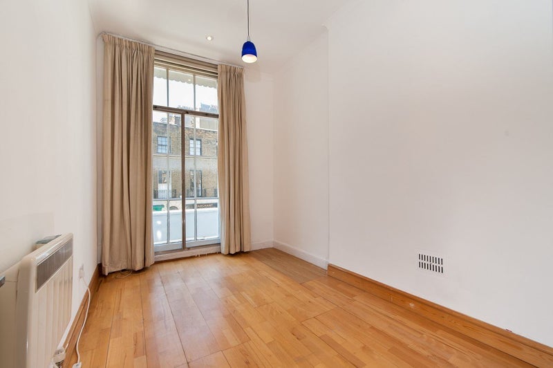 Room Kensington Church Street in Greater London