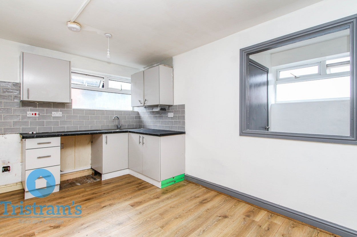 Flat Titchfield Terrace in Ashfield