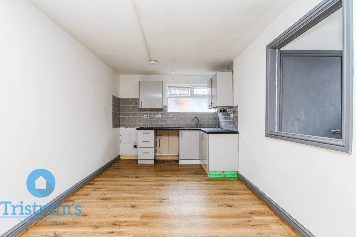 Flat Titchfield Terrace in Ashfield