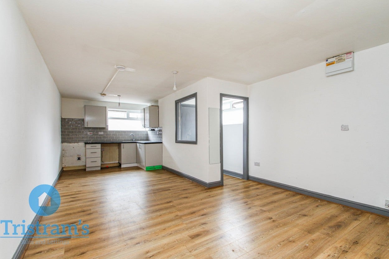 Flat Titchfield Terrace in Ashfield