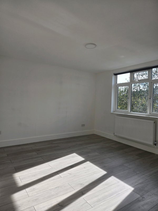 House Lansdell Road in Greater London