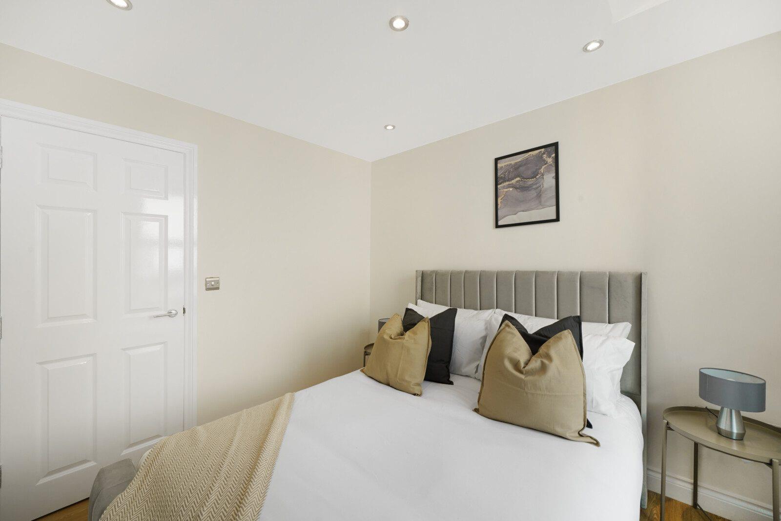 Flat Acton Lane in Greater London