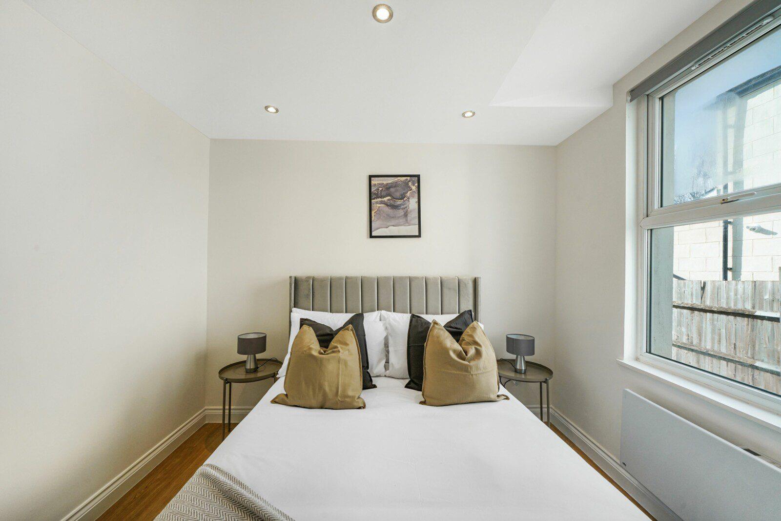 Flat Acton Lane in Greater London