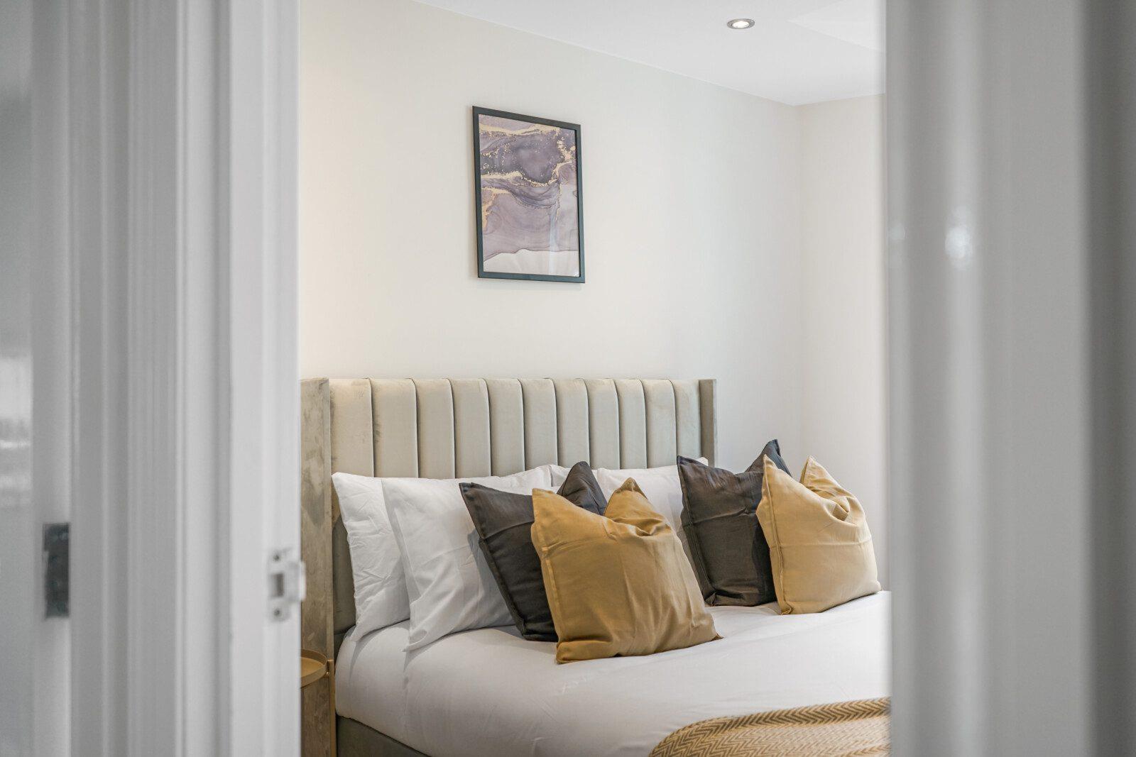 Flat Acton Lane in Greater London