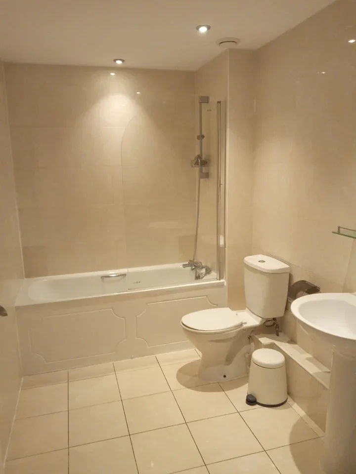 Flat Windsor Close in Greater London