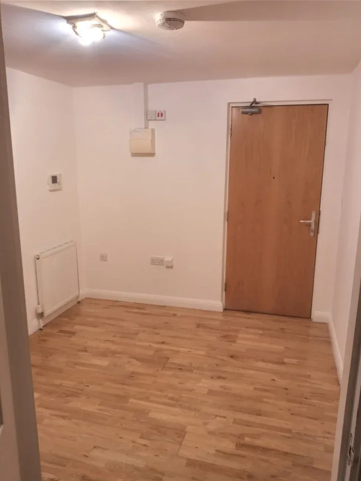 Flat Windsor Close in Greater London
