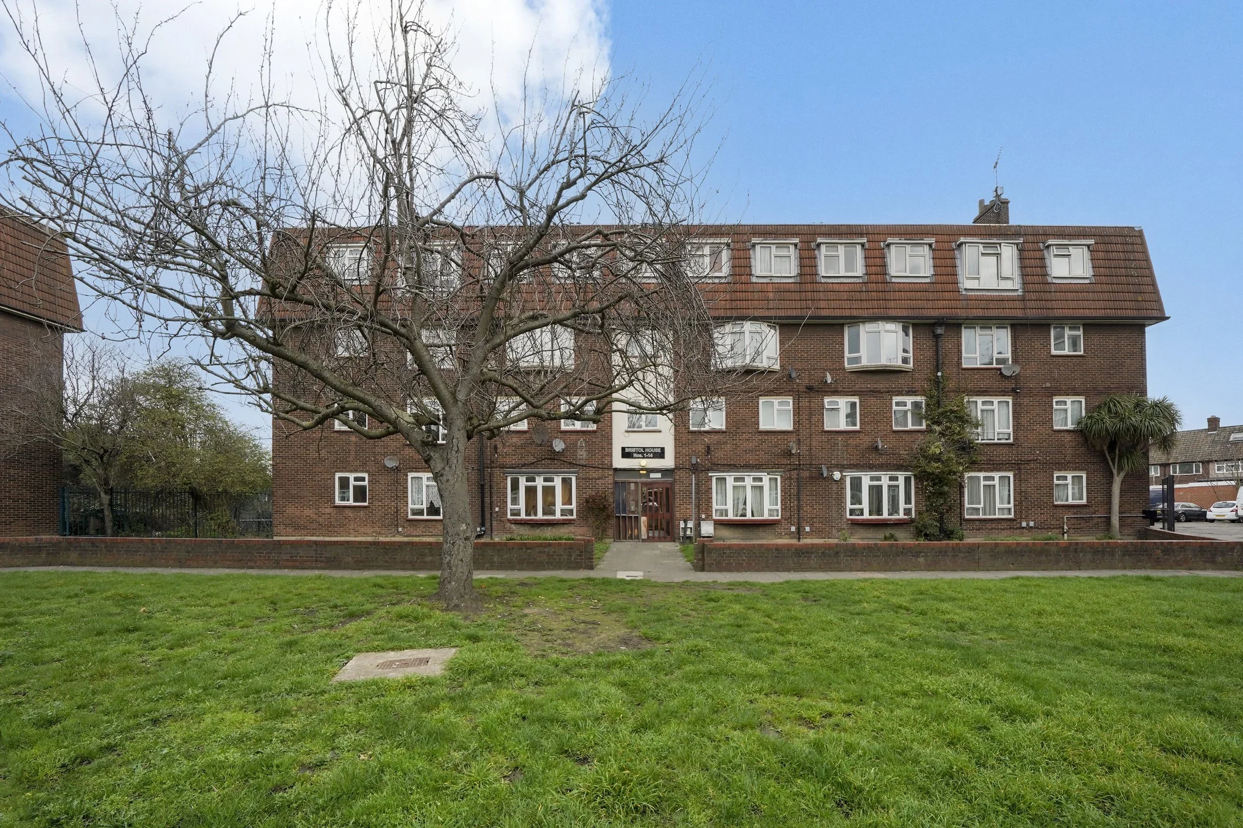 Flat Cranleigh Gardens in Greater London