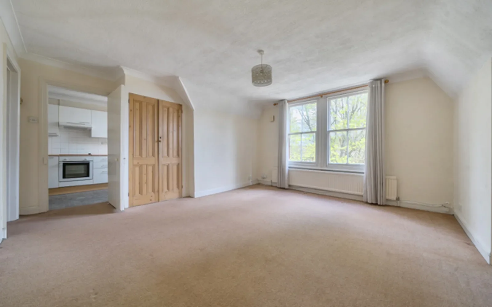Flat De Parys Avenue in Bedford
