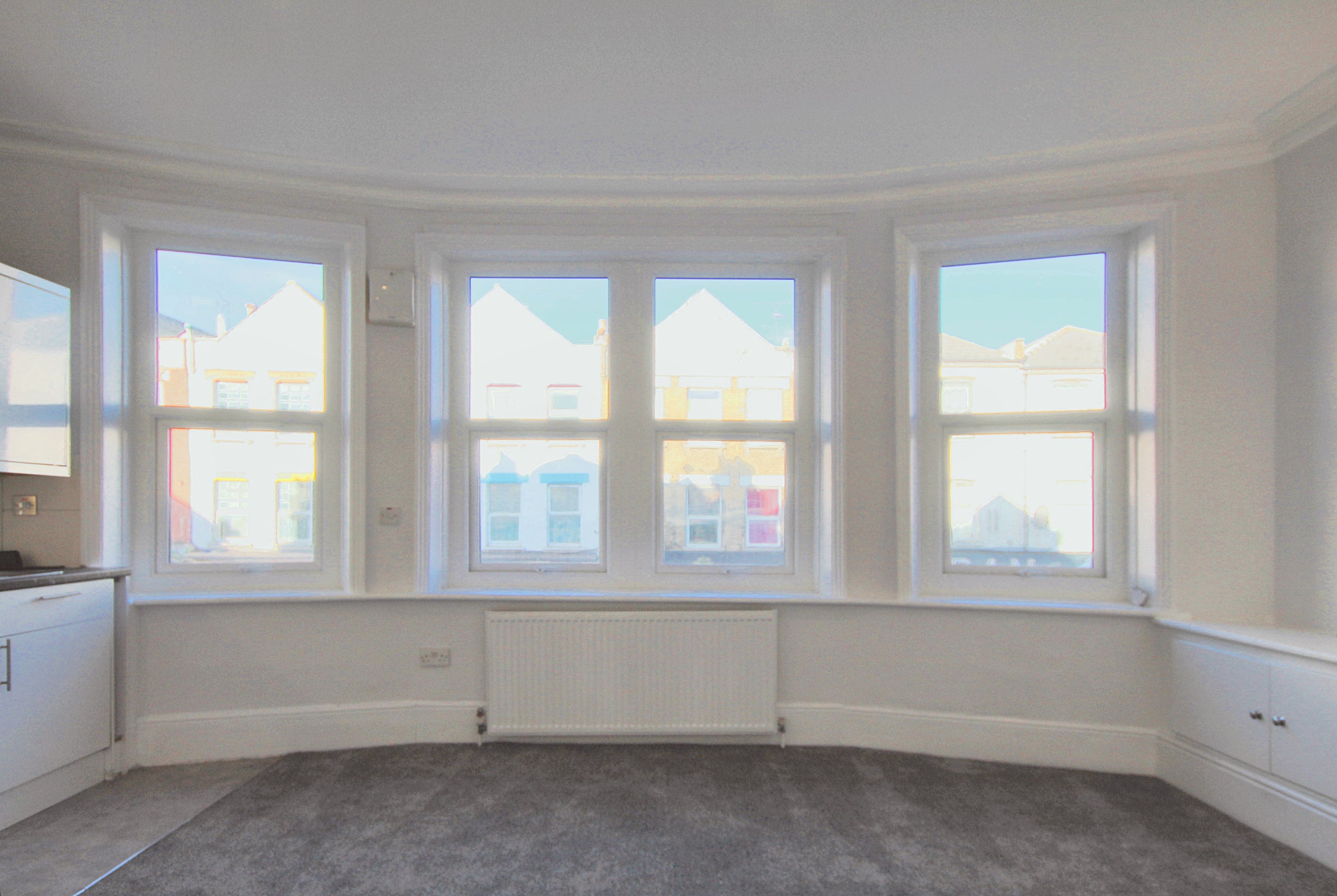 Flat Lynette Avenue in Greater London