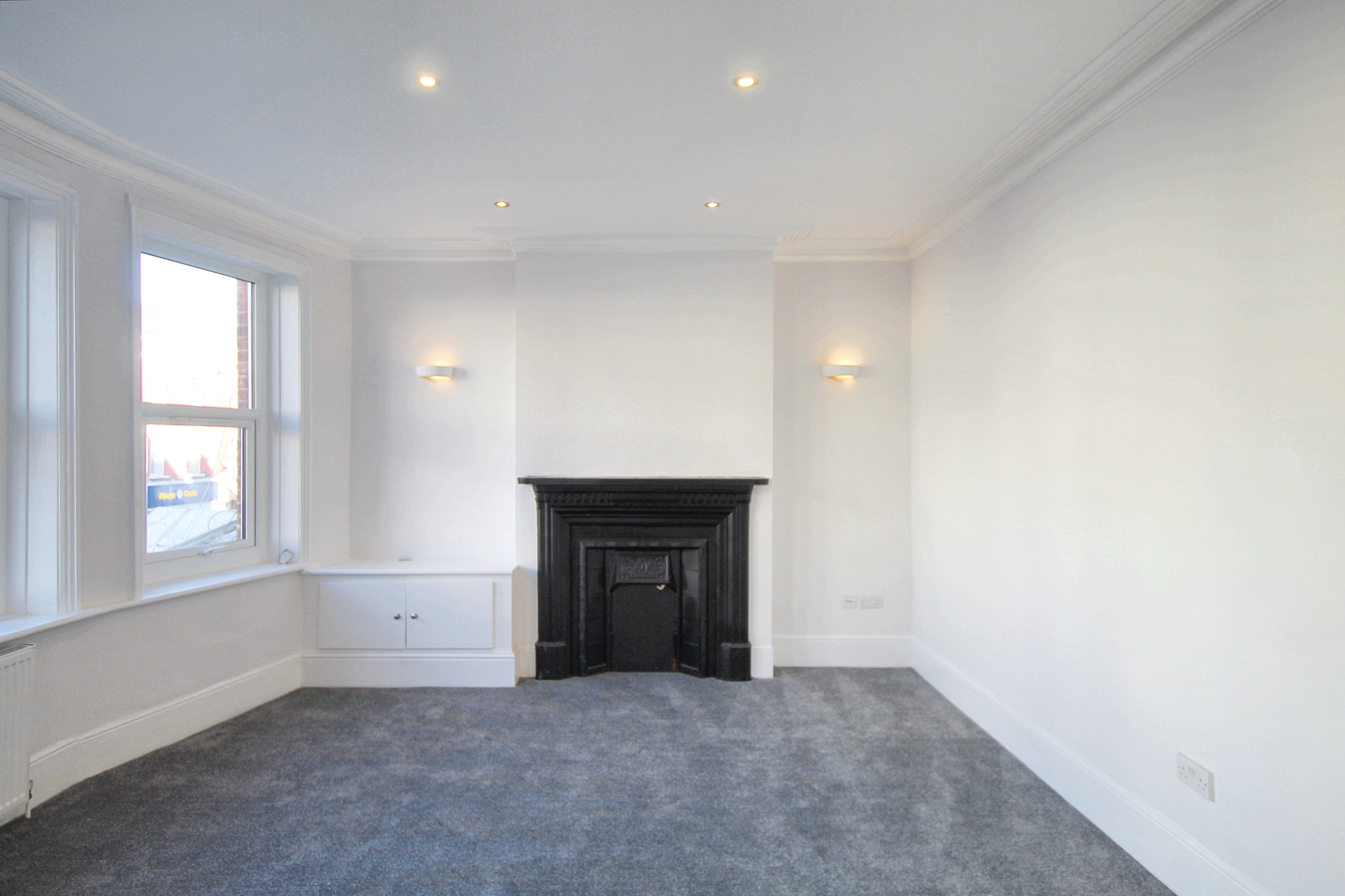 Flat Lynette Avenue in Greater London