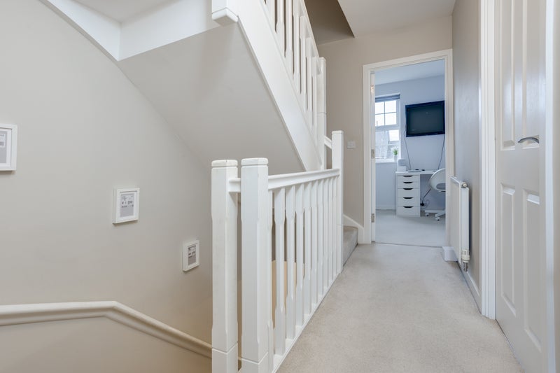 Room Somerley Drive in Crawley