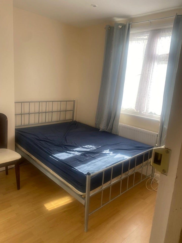 Room Westminster Road in Greater London