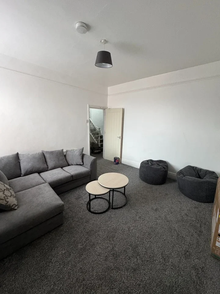 Flat Strathmore Crescent in Newcastle upon Tyne
