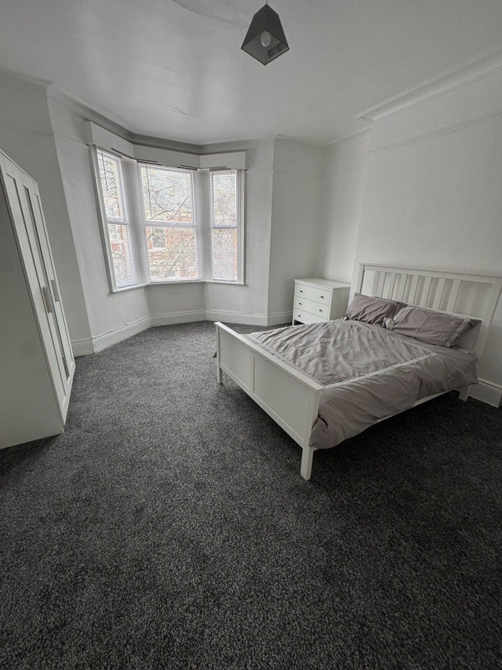 Flat Strathmore Crescent in Newcastle upon Tyne