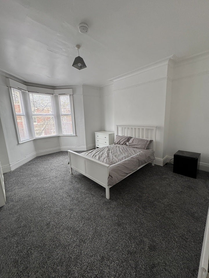 Flat Strathmore Crescent in Newcastle upon Tyne