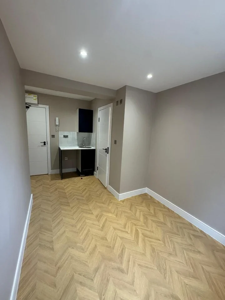 Flat Aldin Avenue South in Slough