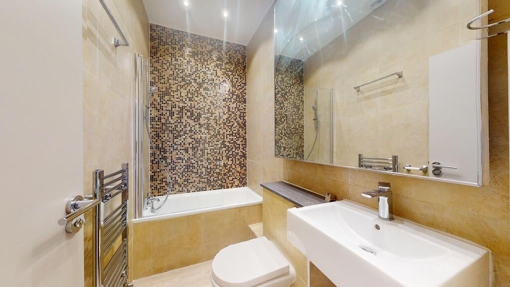 Flat Ladbroke Grove in Greater London
