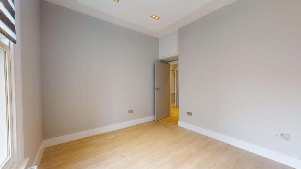 Flat Ladbroke Grove in Greater London