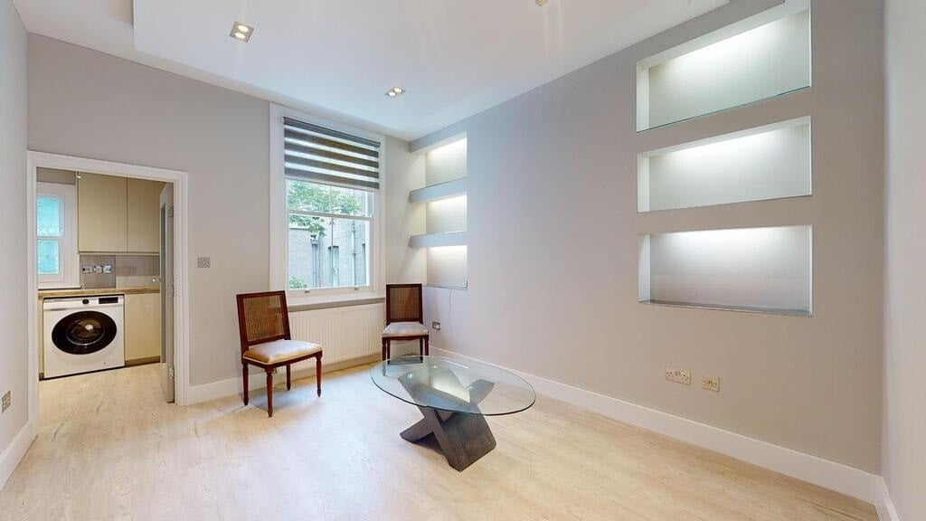 Flat Ladbroke Grove in Greater London