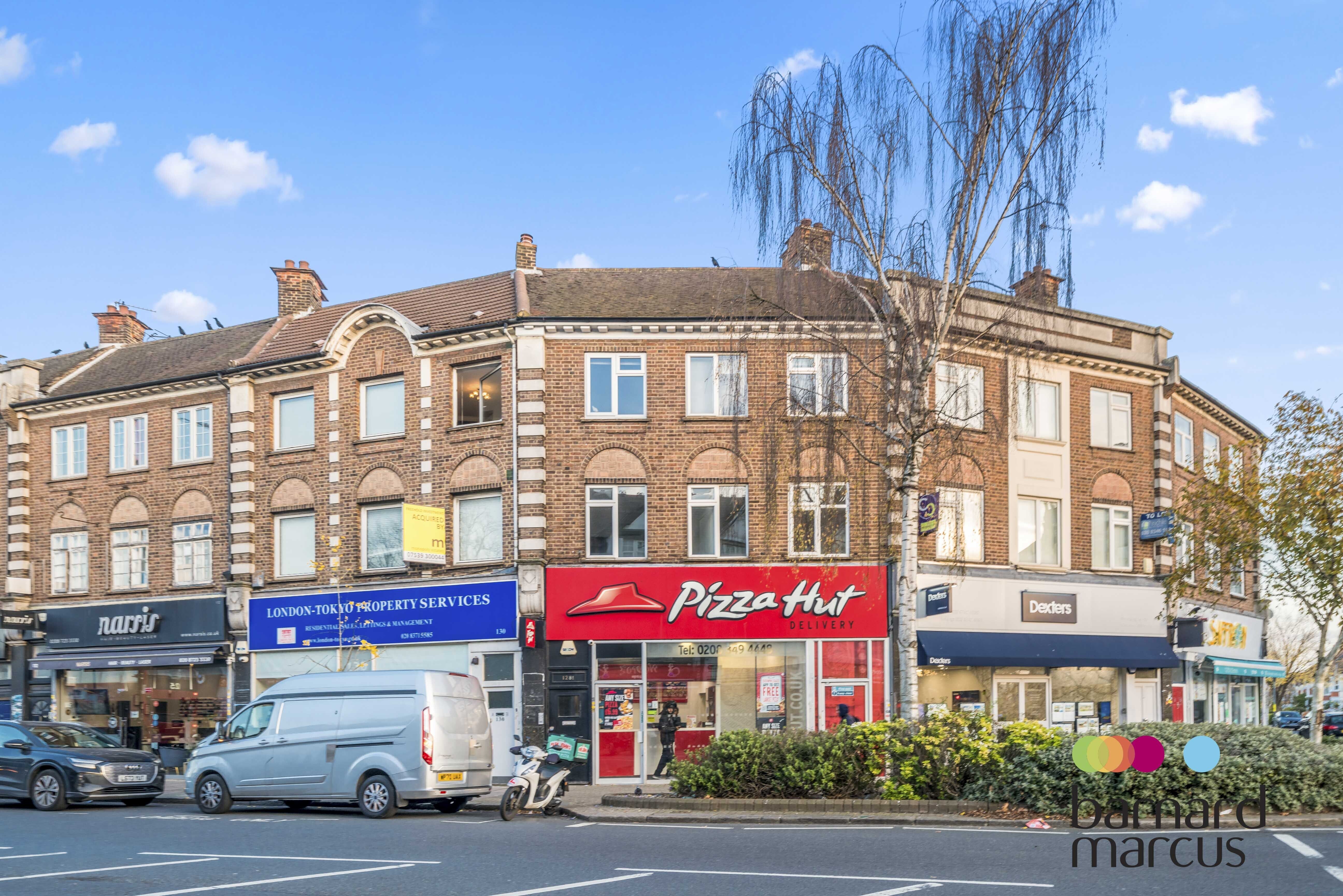 Flat Ballards Lane in Greater London