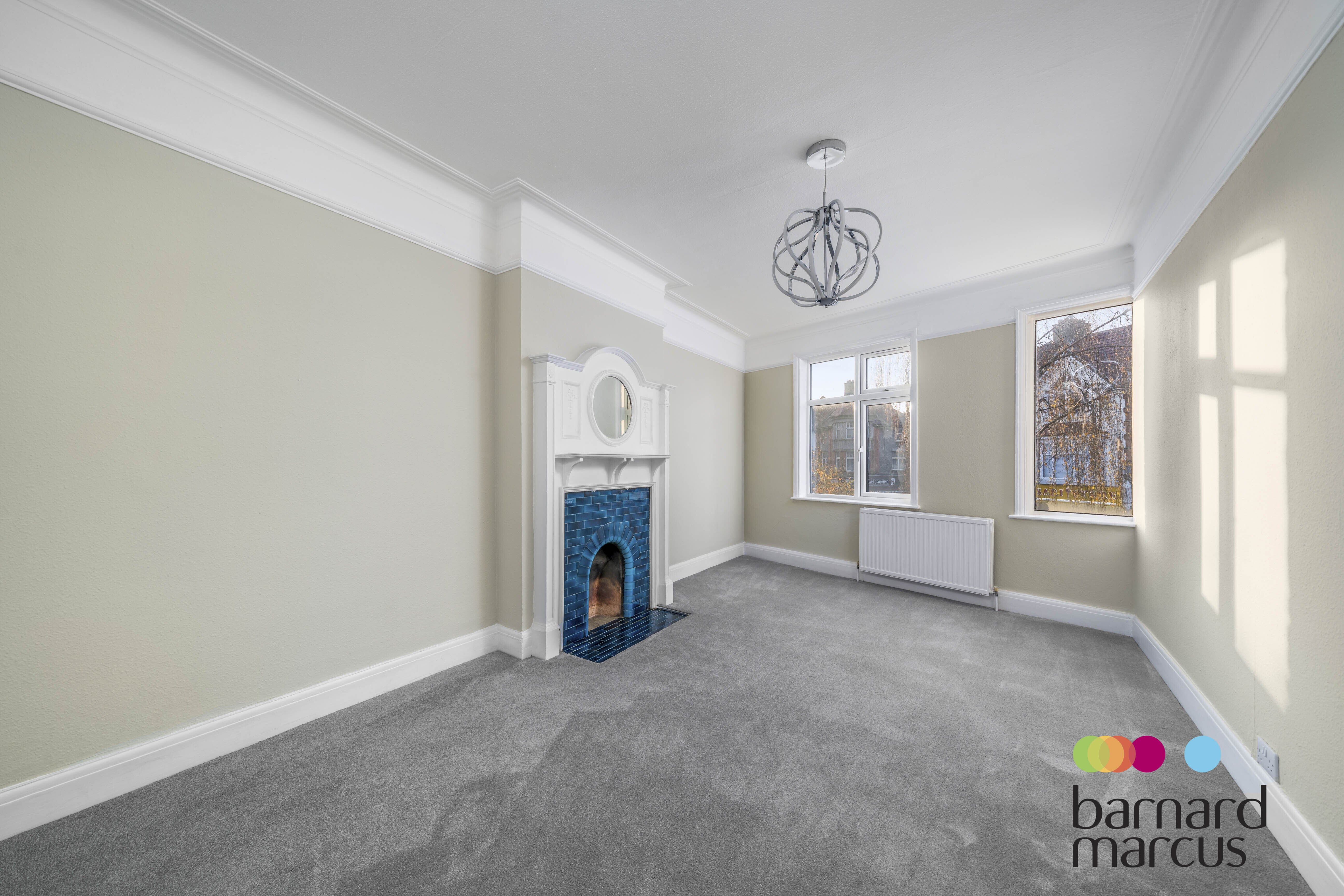 Flat Ballards Lane in Greater London