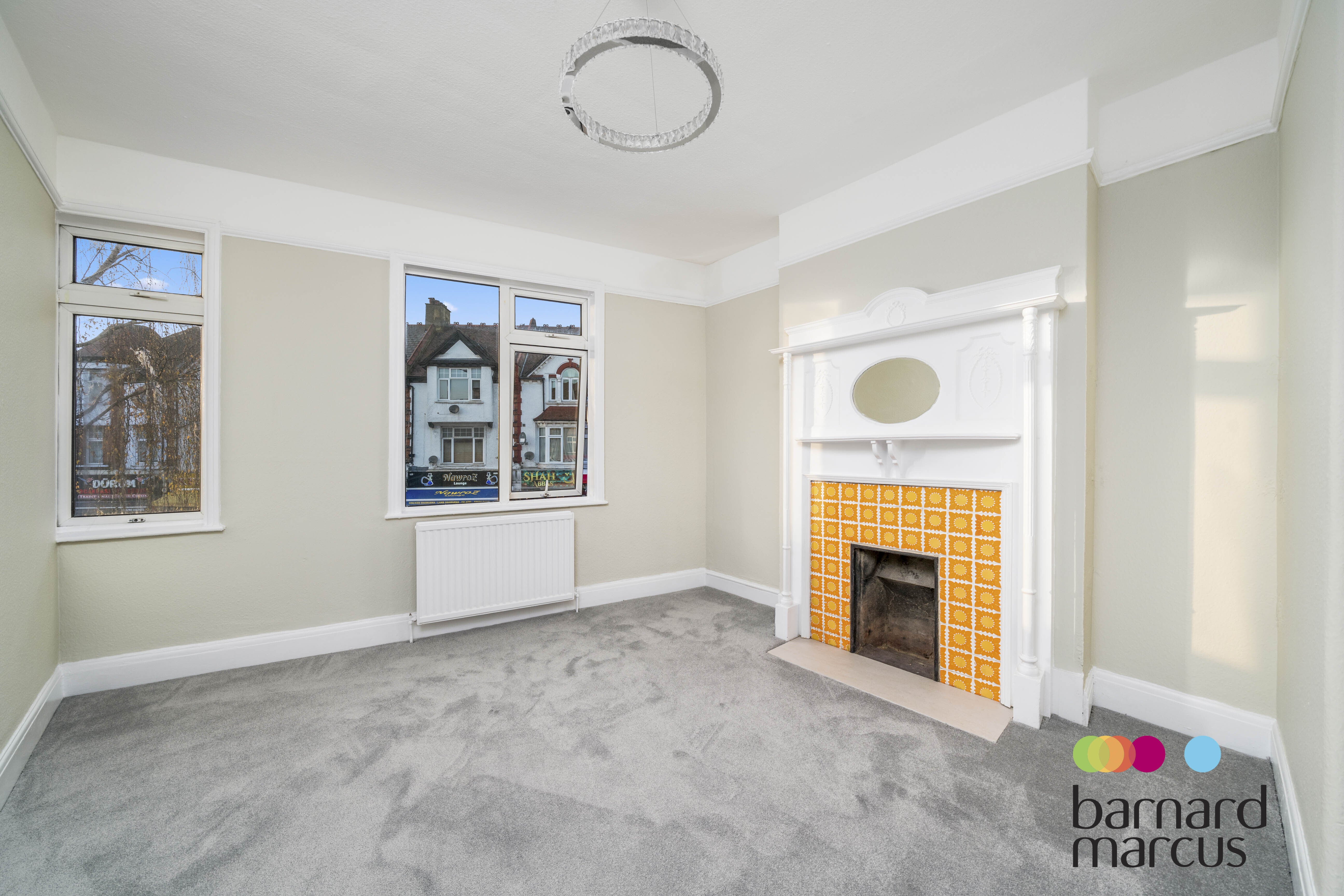 Flat Ballards Lane in Greater London