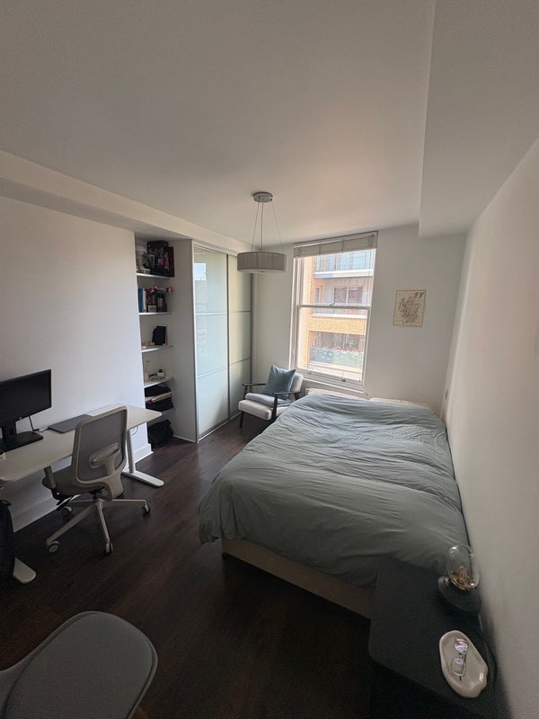 Room Kingsland High Street in Greater London