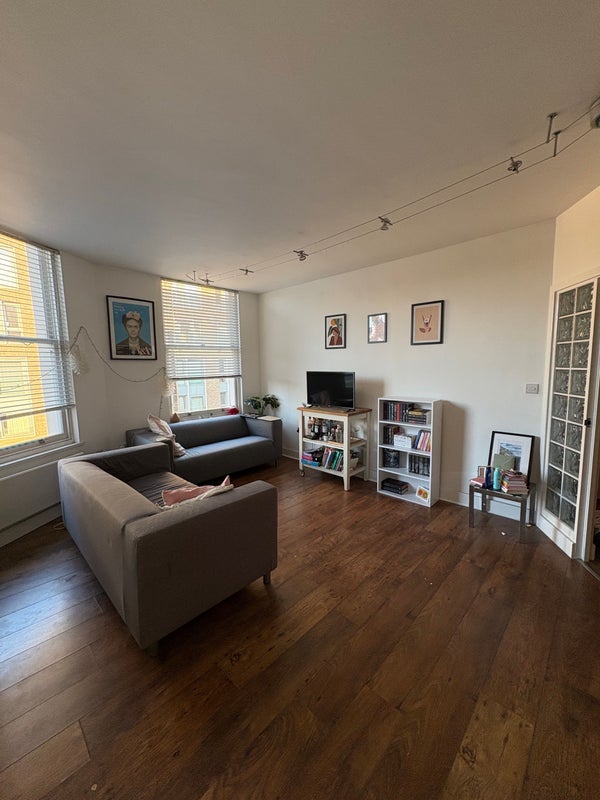 Room Kingsland High Street in Greater London