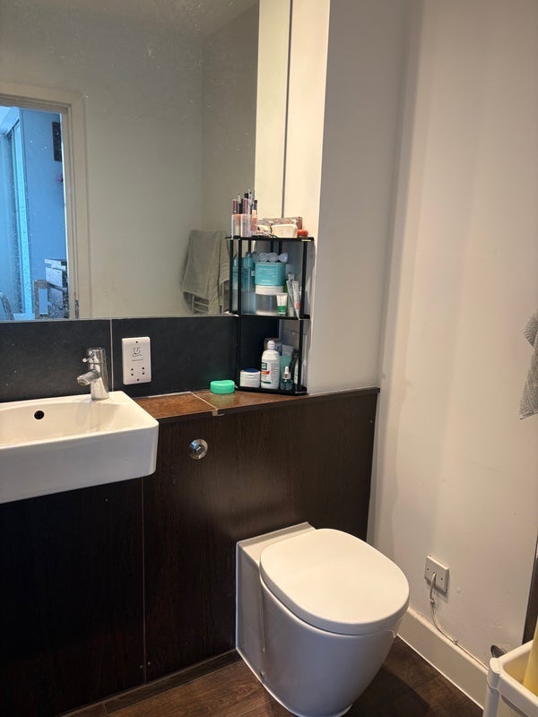 Room Kingsland High Street in Greater London