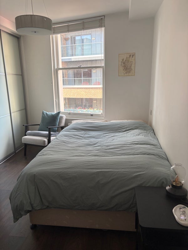 Room Kingsland High Street in Greater London