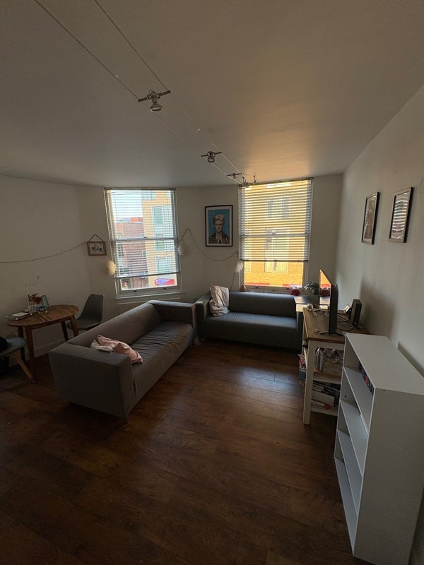 Room Kingsland High Street in Greater London