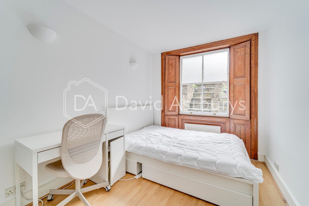 Flat Mildmay Street in Greater London