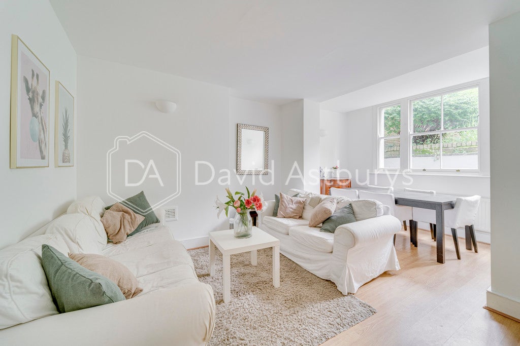 Flat Mildmay Street in Greater London