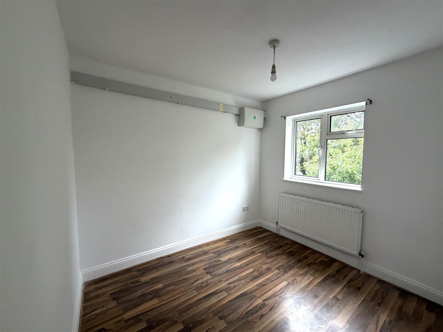 Flat Heston Road in Greater London