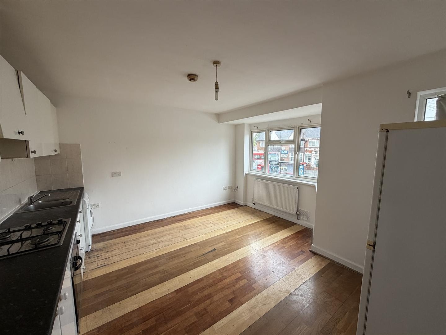 Flat Heston Road in Greater London