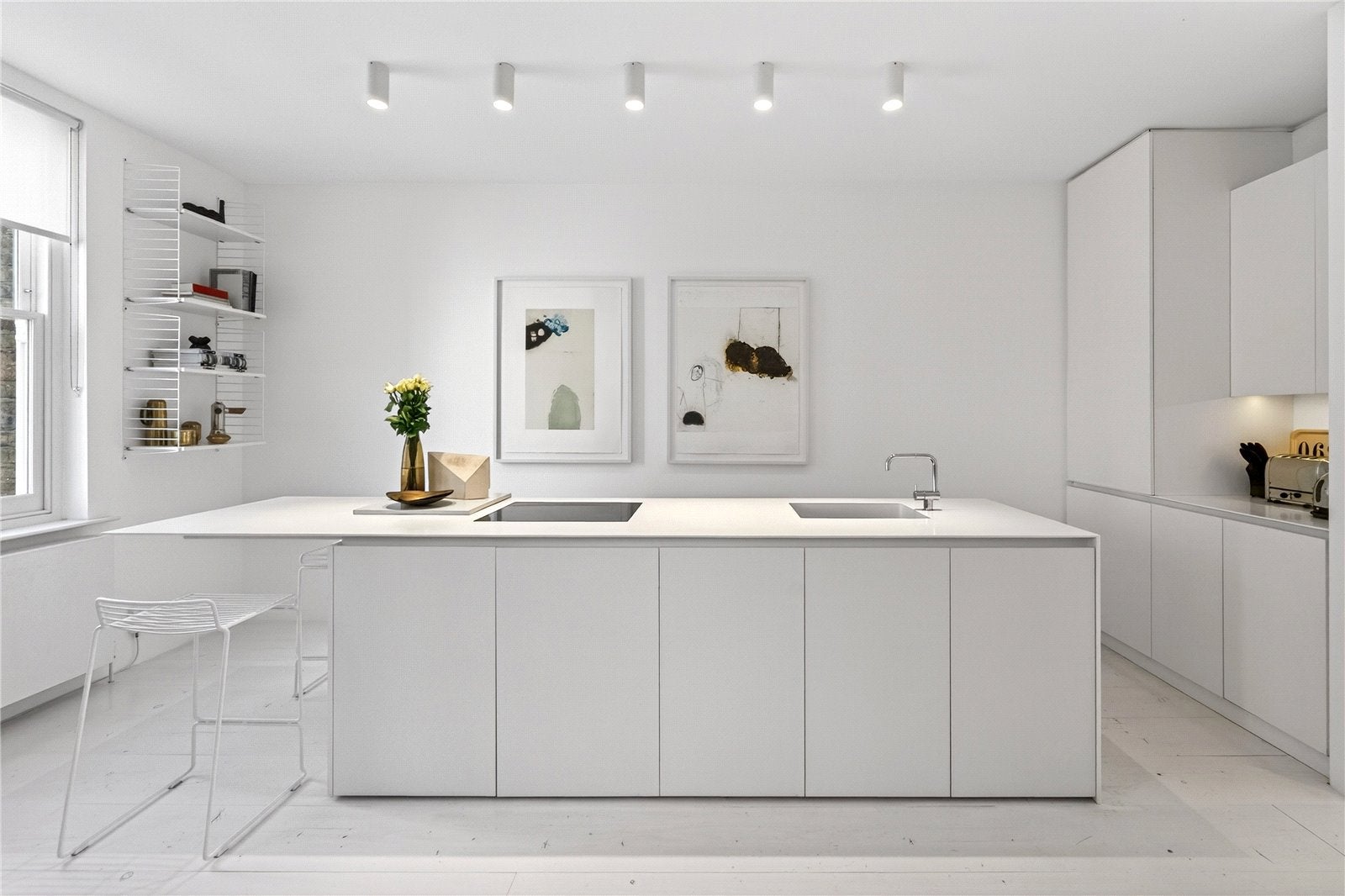 Flat Tooley Street in Greater London