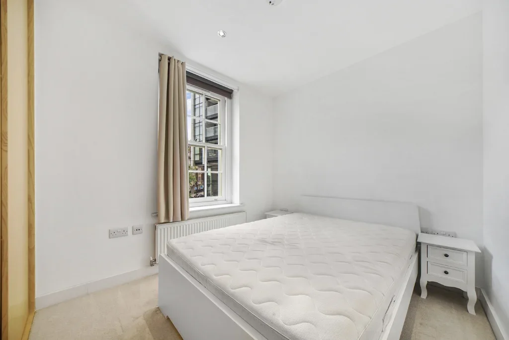 Flat Brunswick Place in Greater London