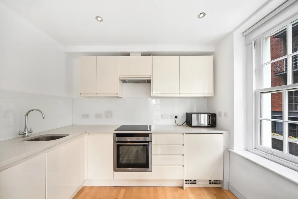 Flat Brunswick Place in Greater London